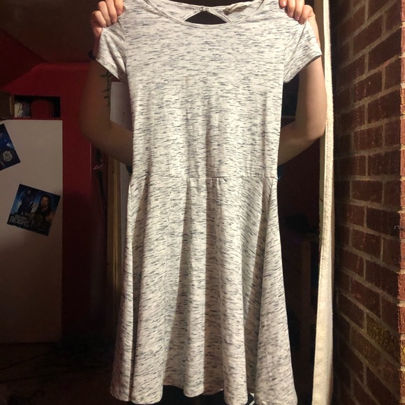 Dresses - Picture 5 of 7